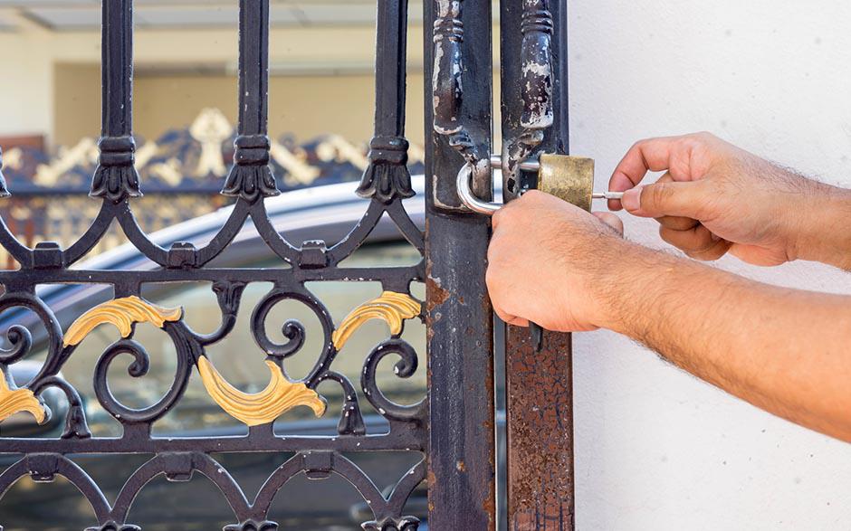 professionnel serrurier dépannage Évry